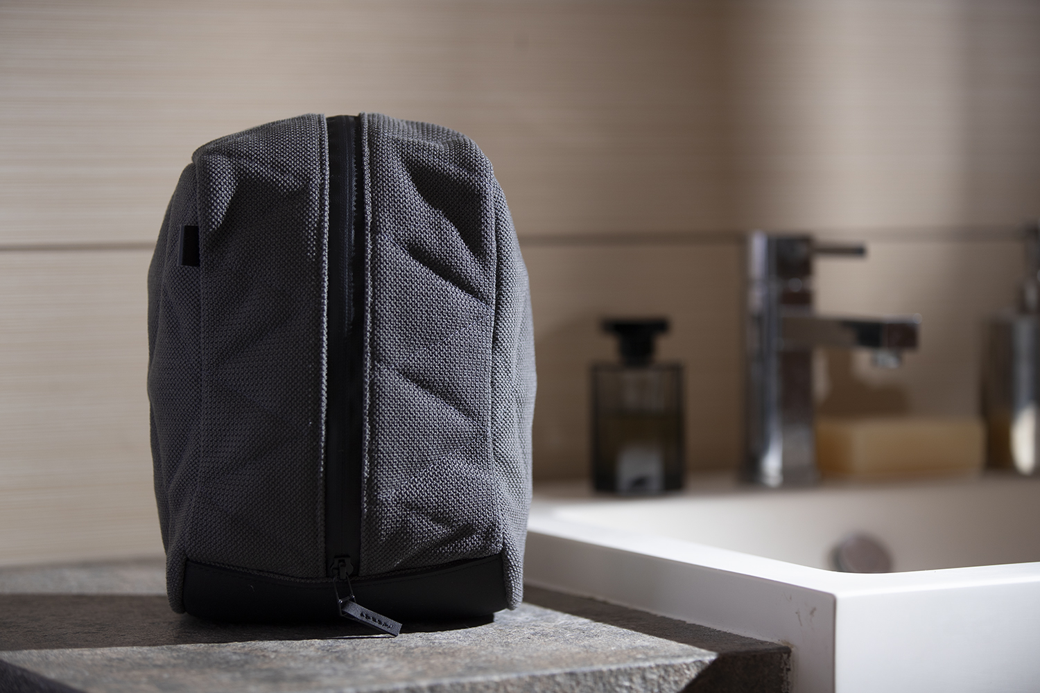 Orbe Novo trousse-toilette-grise-packshot (5)